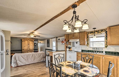 Cadiz Cottage | Cadiz Retreat w/ Grill - Walk to Lake Barkley