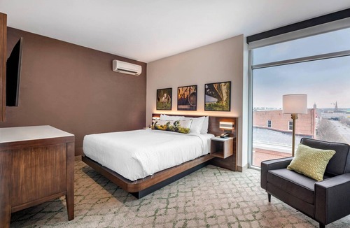Downtown Louisville Hotel | Cambria Hotel Louisville Downtown-Whiskey Row
