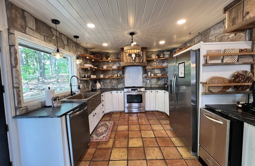 Mid America House | Camelot on Lake Hamilton | Dock, Hot Tub + Theater