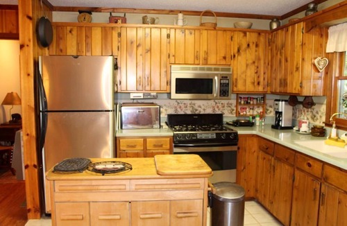 Highlands House | Camp Bear Pen 3BR/2 baths - near town.