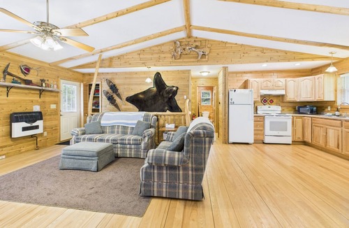 Munising Cabin | Camp Take 5-Secluded 2 Bedroom Cabin-15 Miles to Munising