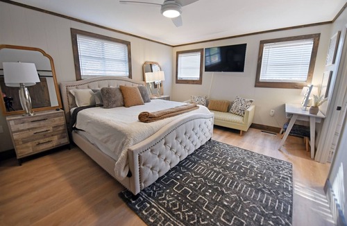 Williamstown Cabin | Campfire Creek Cottage | Toccoa River Access Cottage-Hot Tub-Wifi
