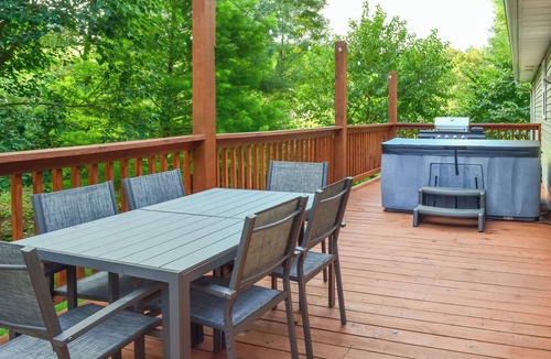 Campton Cottage | Campton Cottage w/Hot Tub, Near Hiking + Climbing
