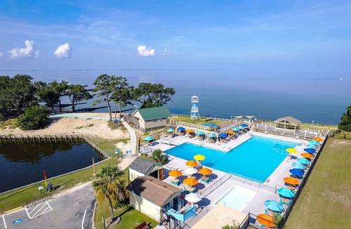 Colington Harbour House | Canal Front Beach Days & Family Fun at Compass Cay