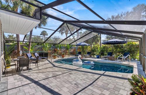 Hudson Bayou House | Canal Front Home in Sarasota with Private Heated Pool & Outdoor Patio!