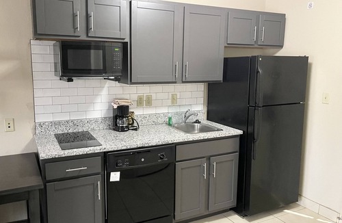 South Bend Hotel | Candlewood Suites Airport by IHG