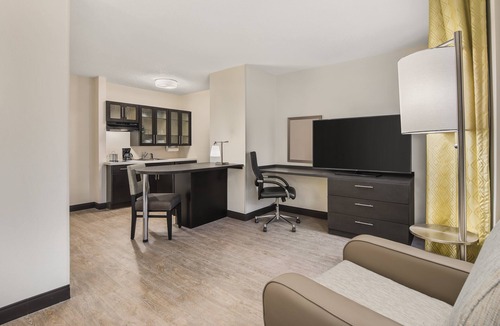Arrowood Hotel | Candlewood Suites Charlotte - Arrowood by IHG