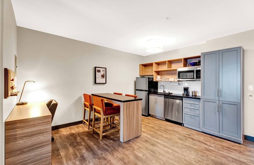 Auburn Hills Hotel | Candlewood Suites Detroit - Auburn Hills by IHG