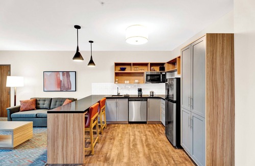 Auburn Hills Hotel | Candlewood Suites Detroit - Auburn Hills by IHG