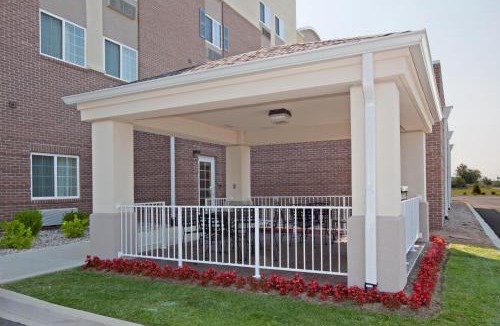 Clarksville Hotel | Candlewood Suites Louisville North by IHG