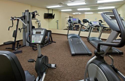 Clarksville Hotel | Candlewood Suites Louisville North by IHG