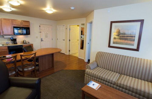 Springfield Hotel | Candlewood Suites Springfield by IHG
