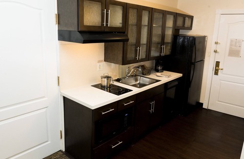 Stevensville Hotel | Candlewood Suites St. Joseph/Benton Harbor by IHG