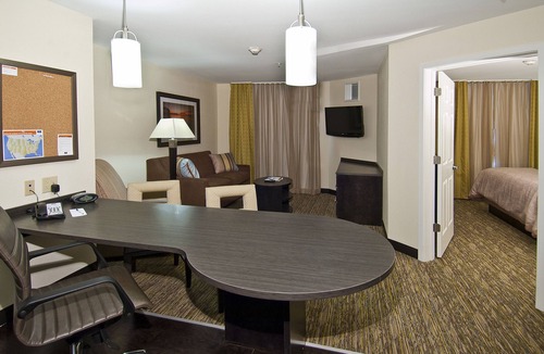 Tupelo Hotel | Candlewood Suites Tupelo North by IHG