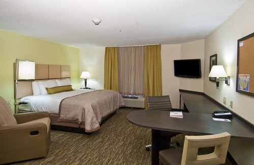Tupelo Hotel | Candlewood Suites Tupelo North by IHG