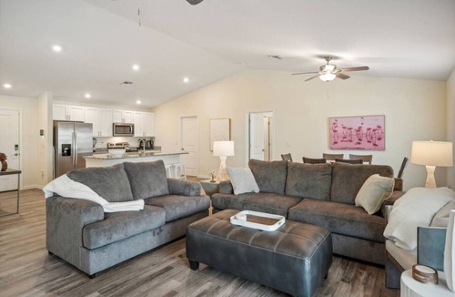 Mariner House | Cape House-Heated Pool-Fire Pit-Private Backyard-Close to many attractions
