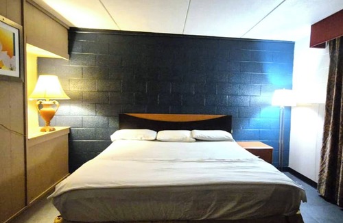 Grand Rapids Hotel | Capital O Pleasant Motel Grand Rapids Mi
