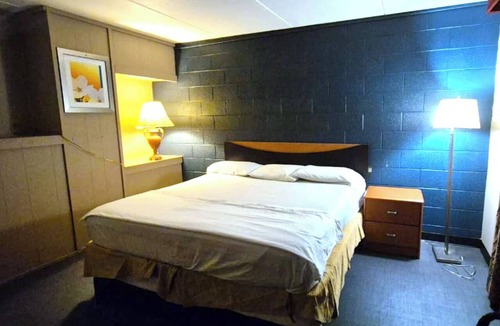 Grand Rapids Hotel | Capital O Pleasant Motel Grand Rapids Mi