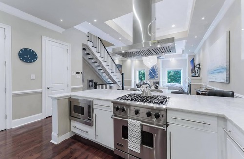Near Northeast House | Capitol views, hot tub, walk to everything. 3 bed, 3 en-suite baths + 1/2 bath