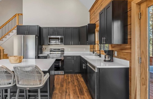 Union Mills Cabin | Carolina Chalet:Lake Lure, TIEC, Asheville Nearby!