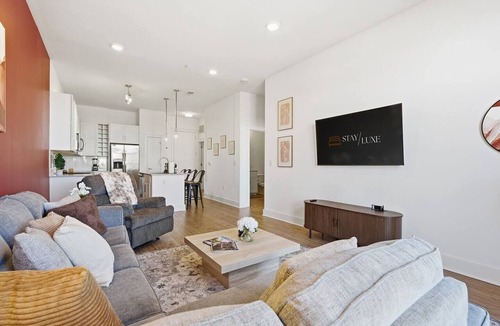 Second Ward Apartment | Carolina Horizon - Pool, City Views, Free Parking
