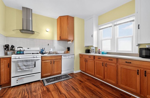 Wyandotte Apartment | Carriage House: Perfect for Summer Explorations – Comfortable Loft Living
