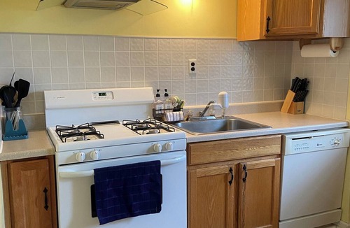 Wyandotte Apartment | Carriage House: Perfect for Summer Explorations – Comfortable Loft Living