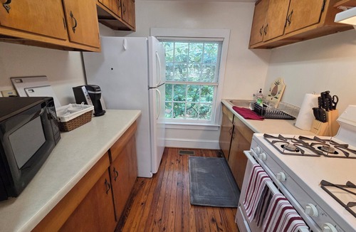 Buckhead House | Carriage House - Private & Very Quiet