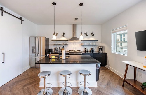 Historic Edgefield Hotel | Carter #204 by AvantStay | 1BR + Balcony
