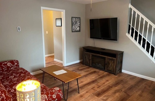 Norwood Apartment | Carter #3, Two bedroom unit near Xavier, Downtown