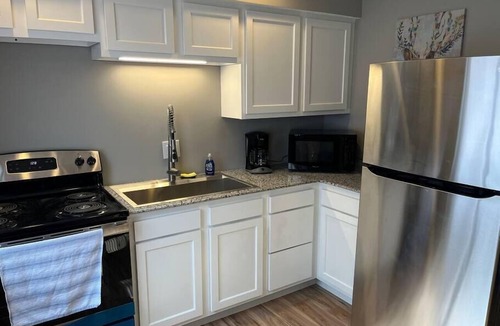 Norwood Apartment | Carter #4, Two bedroom unit near Xavier, Downtown