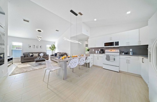 Florida Ridge House | Casa Costa del Tesoro 10 minutes from the beach