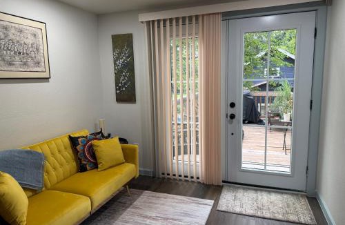 Mount Pleasant House | Casa Del Sol Guesthouse Family & Pet Friendly