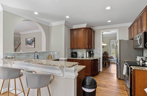 Raleigh House | ~ Casa Monarca ~ Fire Pit, BBQ Grill, Tree house, King Bed