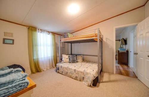Steele Creek House | Castaway Cove 5 Bed Lake Retreat Fire Pit Hot Tub!