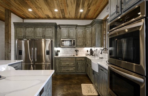 Pickens Cabin | Castle Black - Secluded|Creekside|8 BD/8.5 Bath