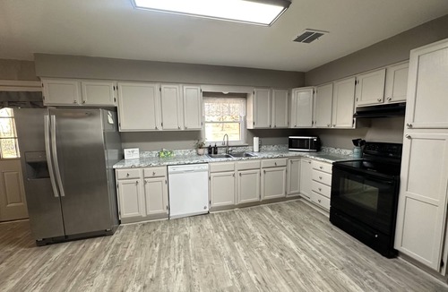 Ponca City House | Cedar Bunkhouse close to all Ponca City amenities!