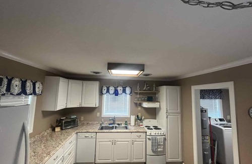 Dandridge House | Cedar Cove Hideaway -2 bd, 2 ba on Douglas Lake- Pet friendly with dock
