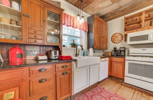 East Jordan House | ‘Cedar Creek Guesthouse’ 3 Mi to Lake Charlevoix