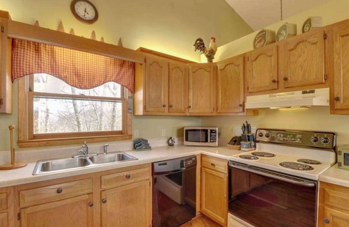 Sylva House | Cedar log home paradise w/mountain views - billiards and foosball