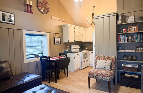 Mackinaw City Cottage | "Cedar"- Mackinaw City cottage. Walking distance to town!