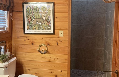 Batesville Cabin | Cedar Point Lodge: Luxury cozy cabin near Oxford, MS