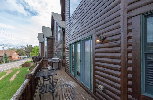 McHenry House | Cedar shores Villa #16: Lake Access, Hot Tub, Fireplaces, Game Tables!