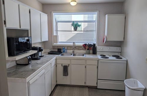 Beulah House | Centennial House - Historic Home with Lakeview! Just 2 blocks from Downtown and Beach!