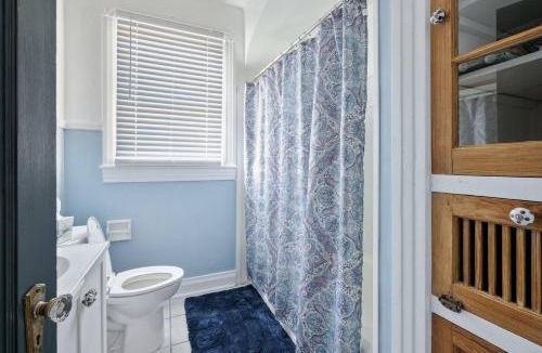 Jefferson House | Center of NOLA Loft - walk to Ochsner