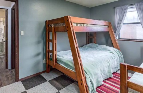 Compton Cabin | Centerpoint Trail Cabin- Perfect hiking just steps away