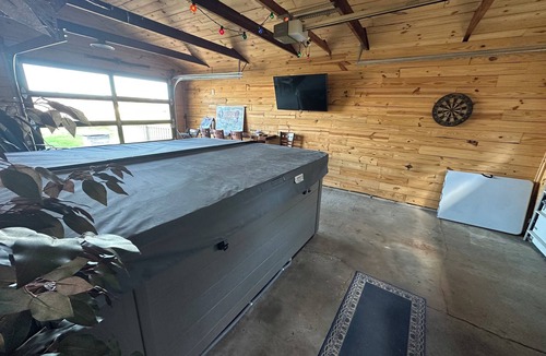 Frankenmuth House | Central Frankenmuth location. Walk to everything!