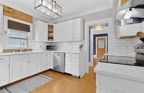 Appleton House | Central Location, King/Queen/Twin bds, Cute + Cozy
