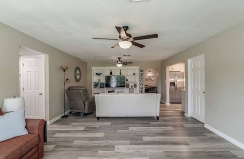 Melbourne House | Central Melb Accessible 5bd/3ba Pool-Sleeps 14!