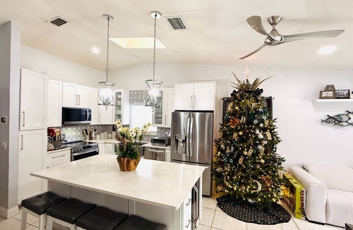 Florida North Atlantic Coast House | Central Palm Beach Gardens 3BR Townhome, Private Pool, Canal view, near Beach